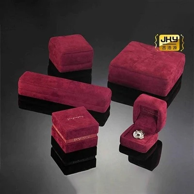 Red Velvet Jewelry Organiser